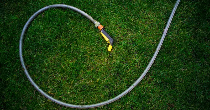 how to fix hole in garden hose